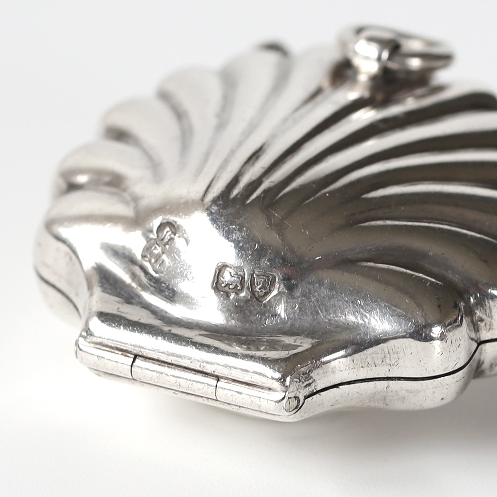 【1881】Chatelaine Silver Shell Purse
