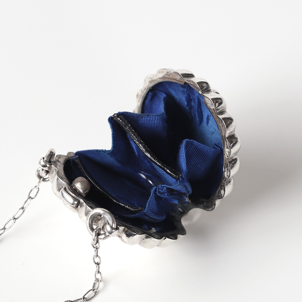 【1881】Chatelaine Silver Shell Purse