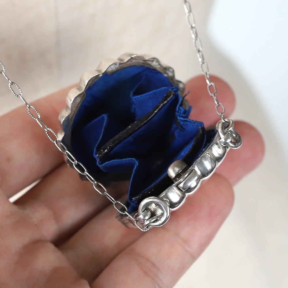 【1881】Chatelaine Silver Shell Purse