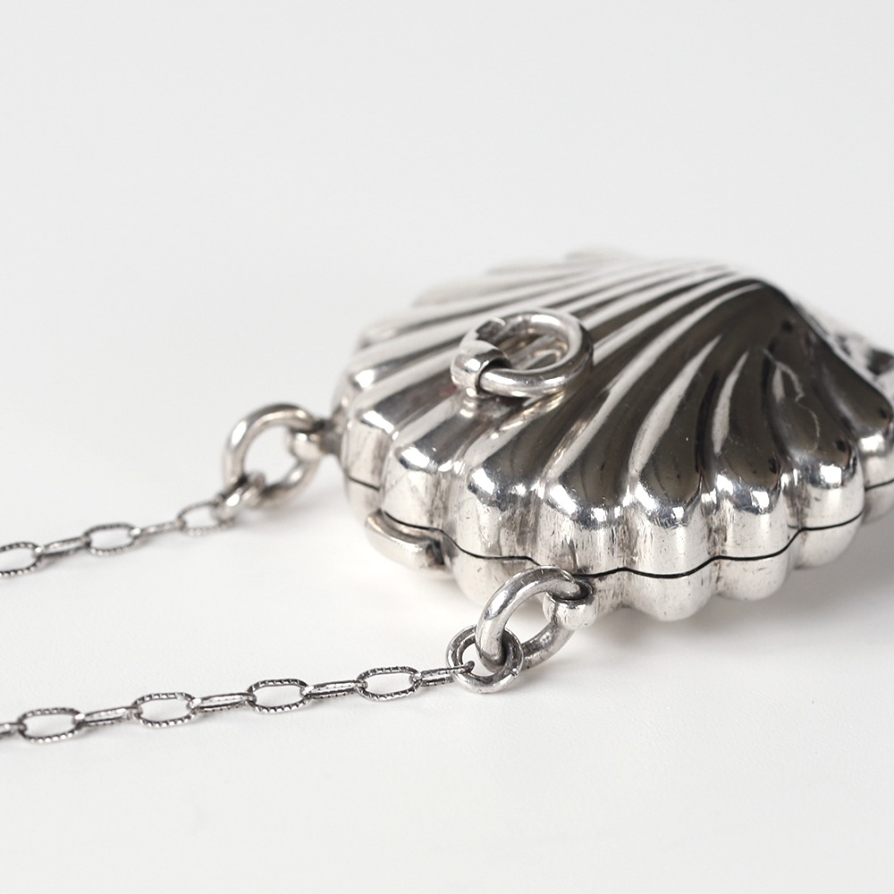 【1881】Chatelaine Silver Shell Purse