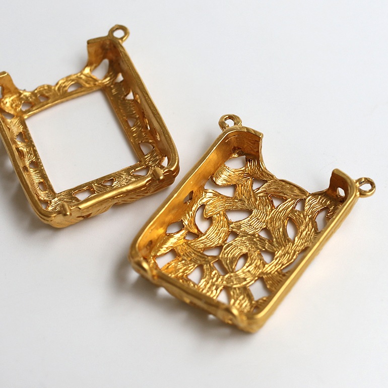 VINTAGE】CHANEL No.5 Perfume Bottle Necklace | VINTAGE | MATILDE