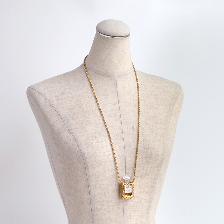 VINTAGE】CHANEL No.5 Perfume Bottle Necklace | VINTAGE | MATILDE