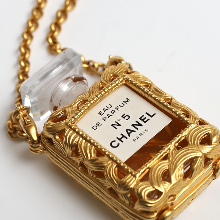 VINTAGE】CHANEL No.5 Perfume Bottle Necklace | VINTAGE | MATILDE