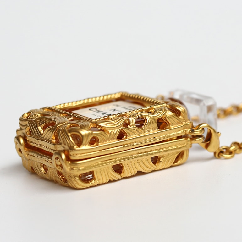 VINTAGE】CHANEL No.5 Perfume Bottle Necklace | VINTAGE | MATILDE