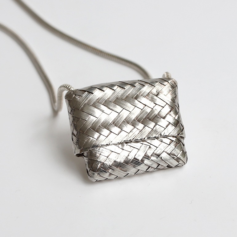 【VINATGE】TIFFANY&Co. Small Basket Necklace
