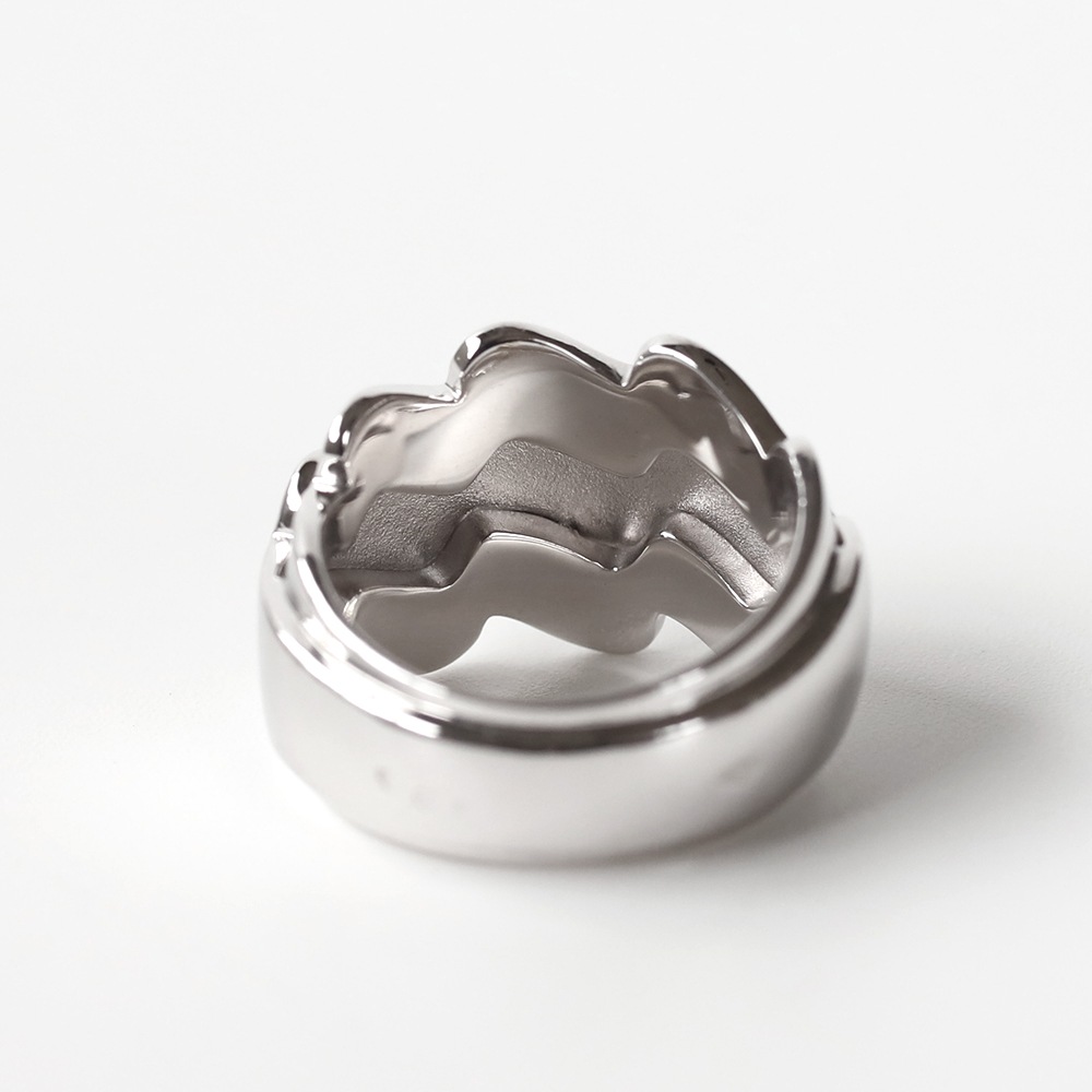 【OLD】Van Cleef & Arpels 18k White Gold Wave Ring