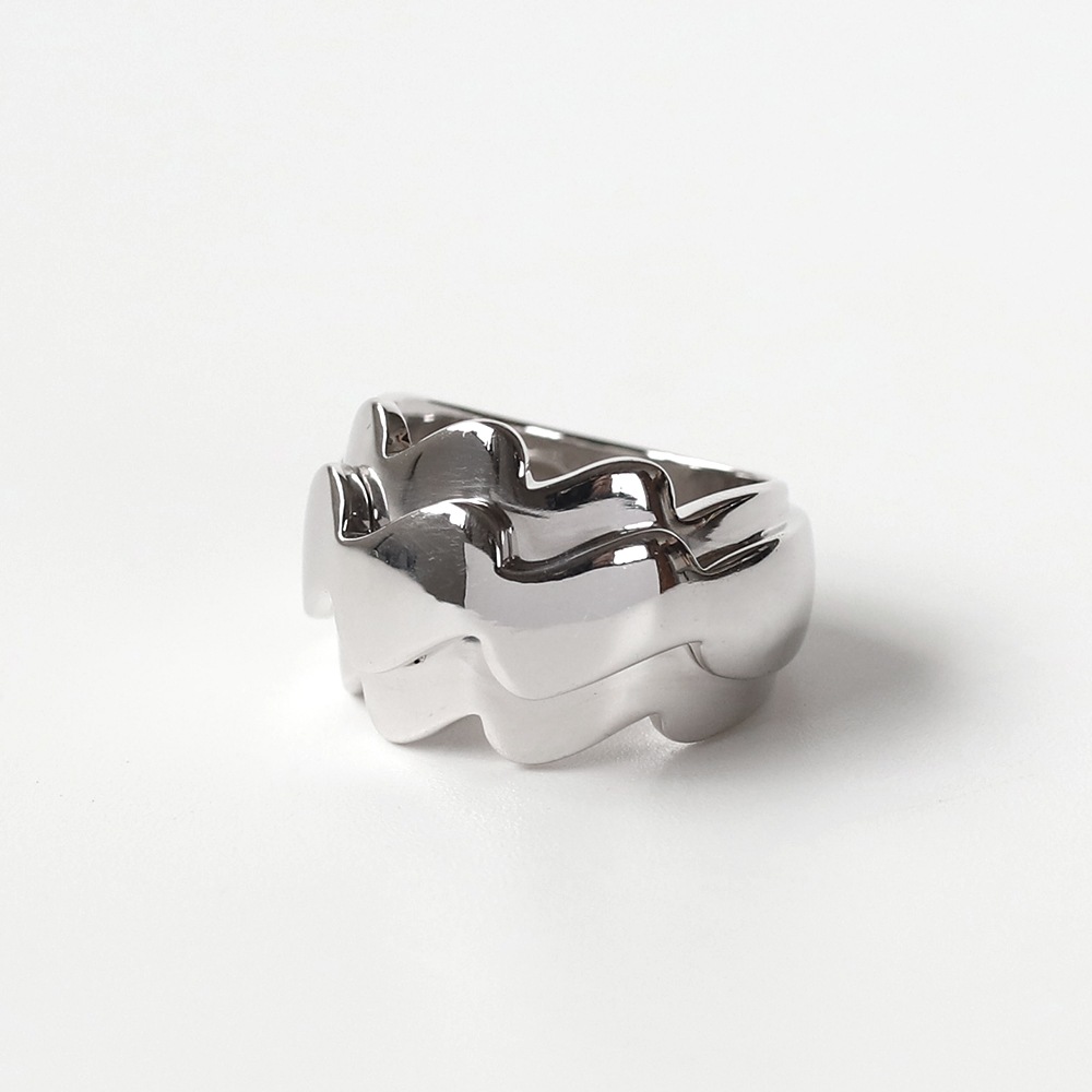 【OLD】Van Cleef & Arpels 18k White Gold Wave Ring