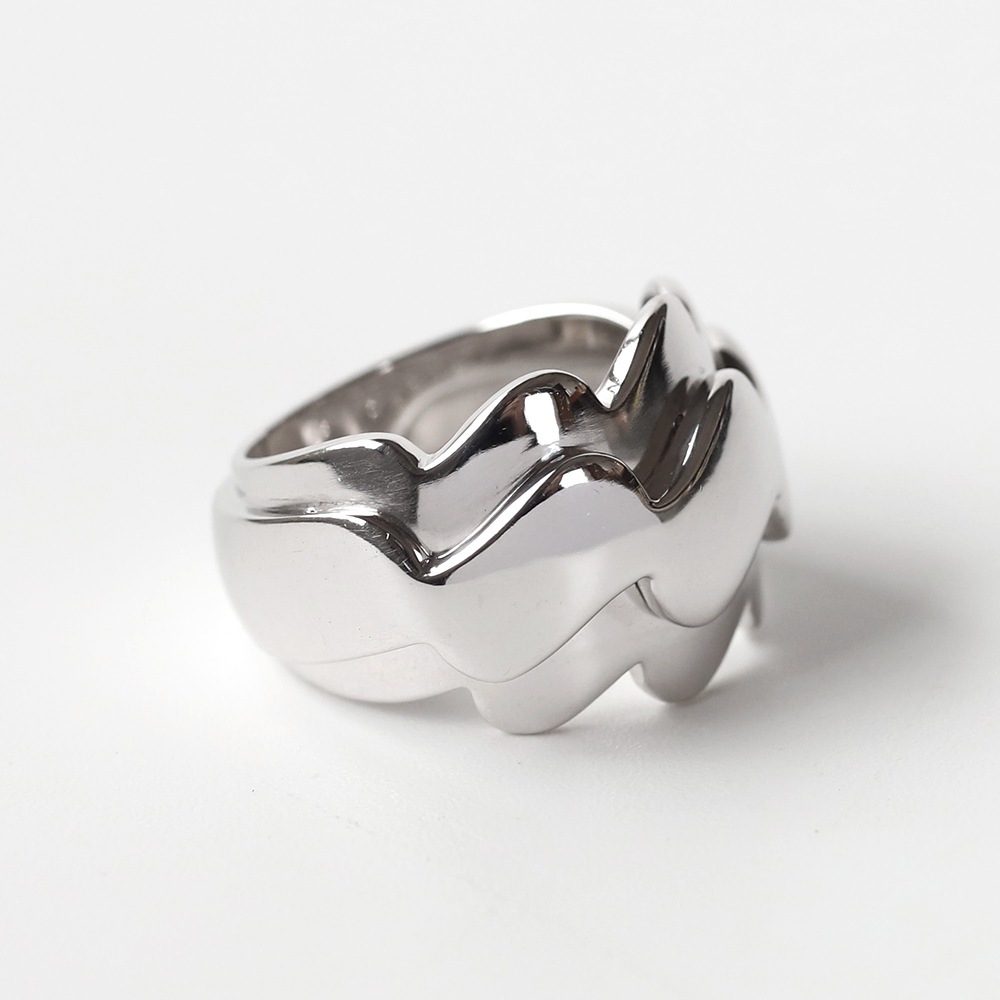 【OLD】Van Cleef & Arpels 18k White Gold Wave Ring