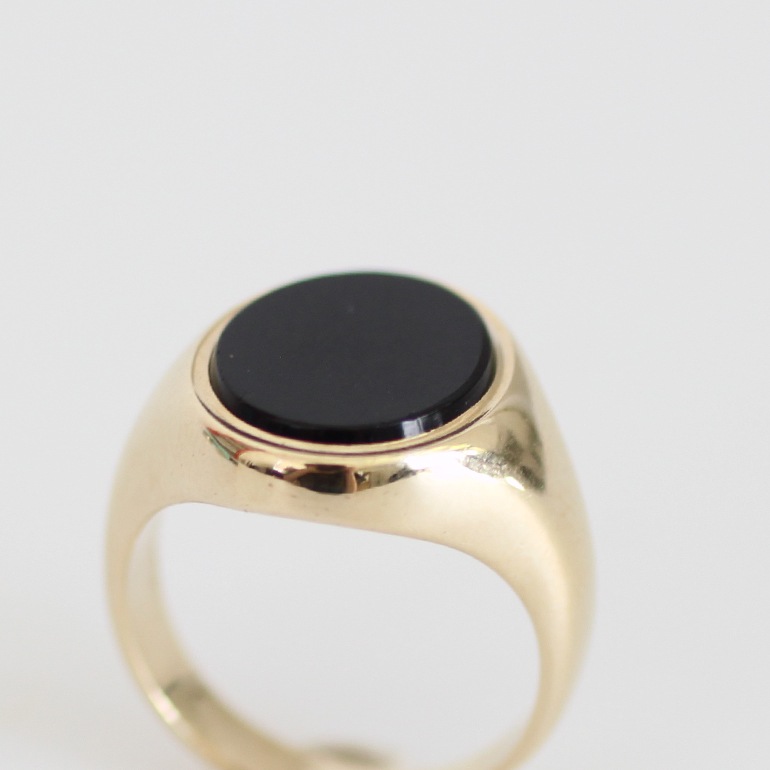【1970s】9K GOLD ONYX SIGNET RING