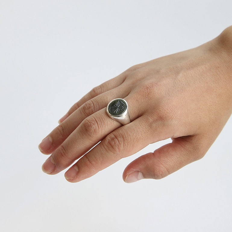 【1984】UK SILVER HEMATITE SIGNETRING