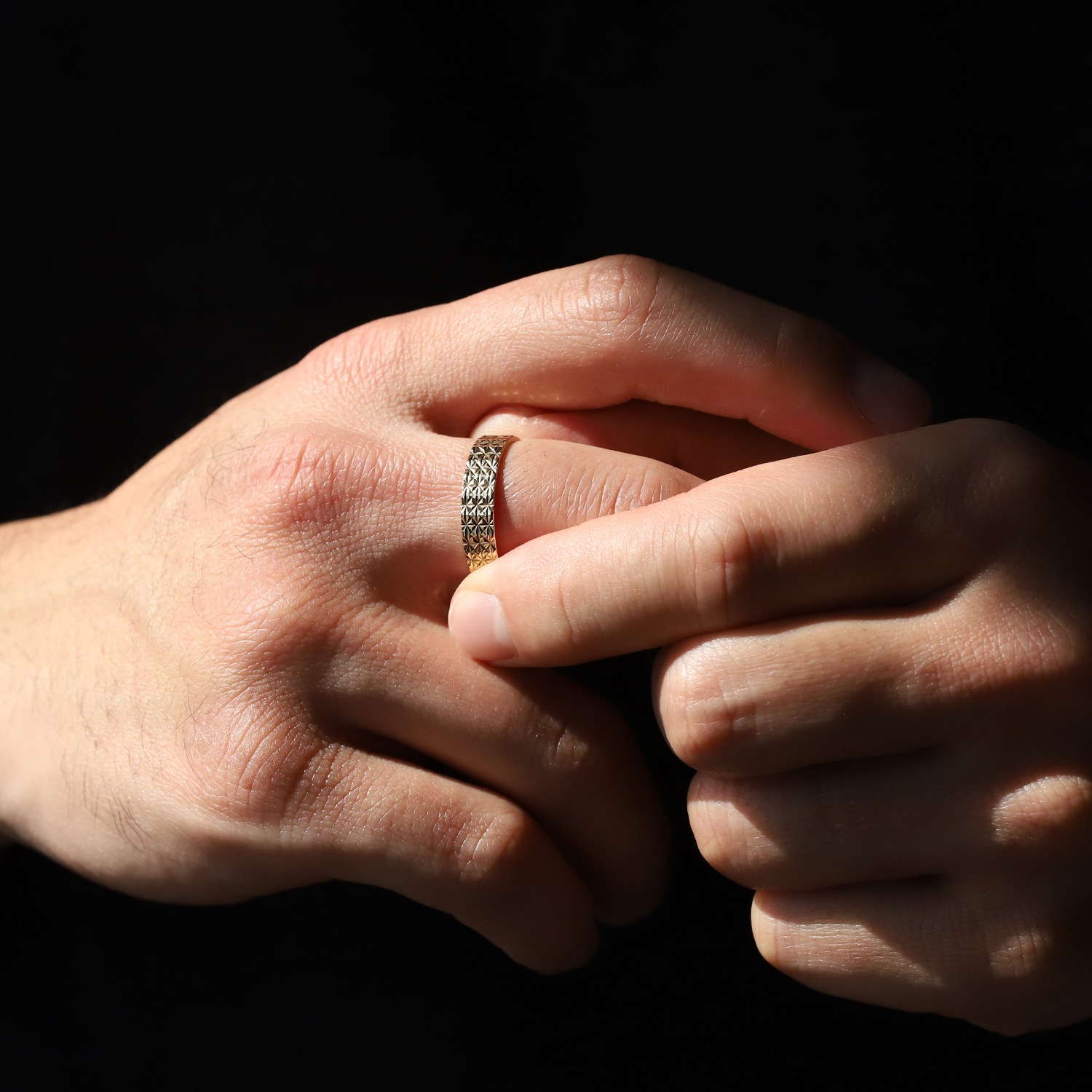 【1977】Sheffield 9k Gold Carved Band Ring