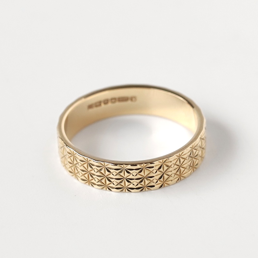【1977】Sheffield 9k Gold Carved Band Ring
