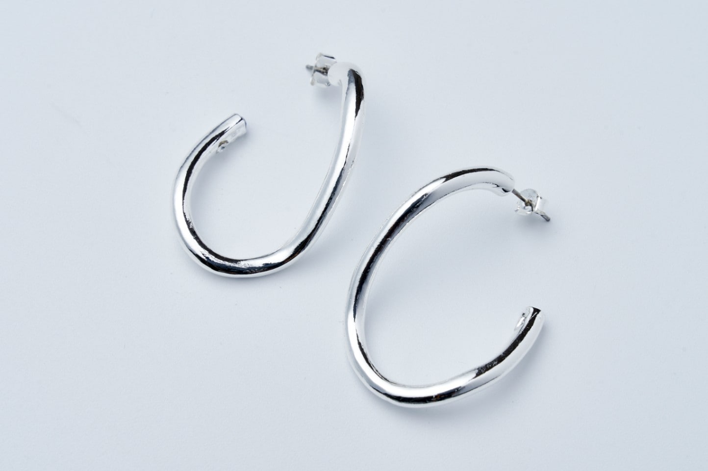 ツイストピアス シルバー M