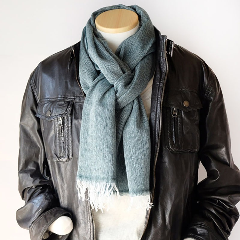 メンズストール 淡色シンプル無地 グリーン ウール混 男性の通勤スーツやジャケットに イタリア製 54 195cm 秋冬ストール マフラーメンズ ストール 襟巻き 男性用 冬マフラー 冬ストール メンズ 男性 Cep イタリアで作ったストールとマフラーのお店 メンズストール 淡色シンプル無地 グリーン ウール混 男性の通勤スーツやジャケットに イタリア製 54 195cm 秋冬ストール マフラーメンズ ストール 襟巻き 男性用 冬マフラー 冬ストール メンズ 男性 Cep イタリアで作ったストールとマフラーのお店