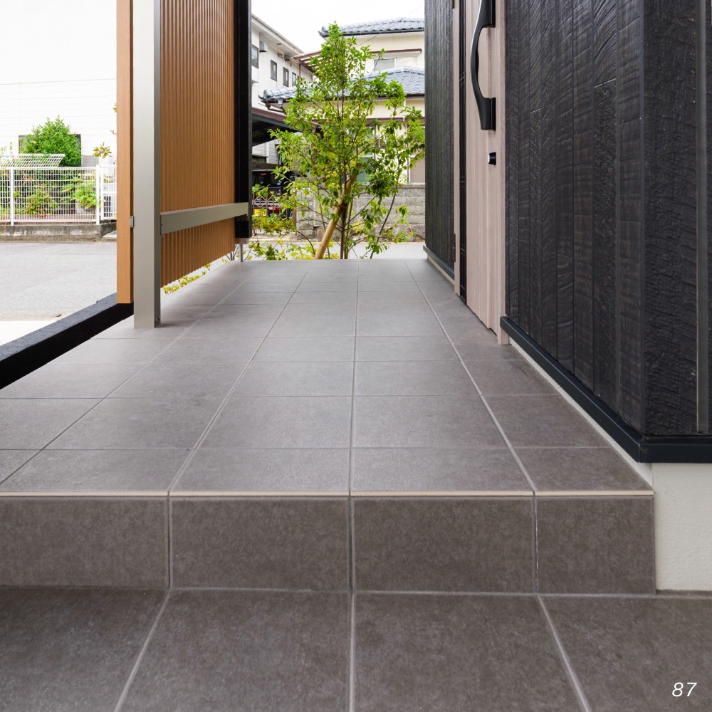 おしゃれでちょっとこだわりの床材,タイル,外床(グリップ）,300角が