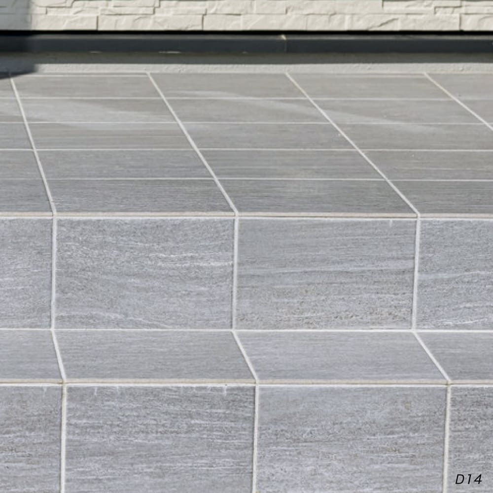 おしゃれでちょっとこだわりの床材,タイル,外床(グリップ）,300角が