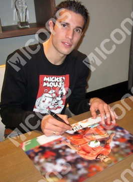 ӥ󡦥ե󡦥ڥ륷 ľɮե Signed Netherlands Photo: Master of the Ball / Robin Van Persie