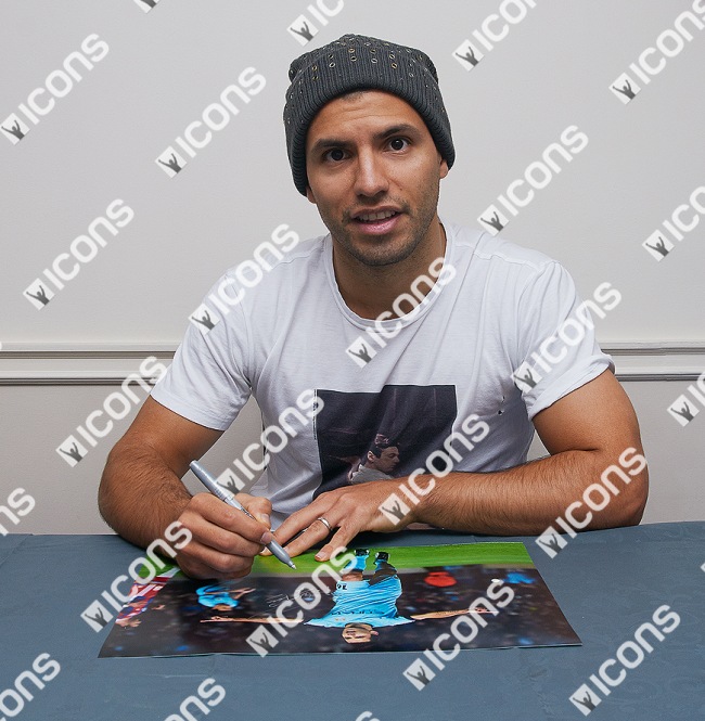 ҥ ľɮե  ޥƥ ԥ󥺥꡼  vs Х󡦥ߥإ (Sergio Aguero Signed Manchester City Photo: Bayern Munich Hat-Trick)