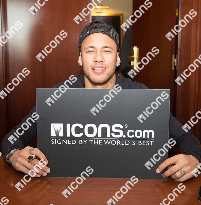 ͥޡ ľɮե ѥꡦ󥸥ޥFC ֥쥤ƥ  ХåڡС Signed Paris Saint-Germain Photo: Celebrating with Mbappe & Cavani / Neymar Jr.