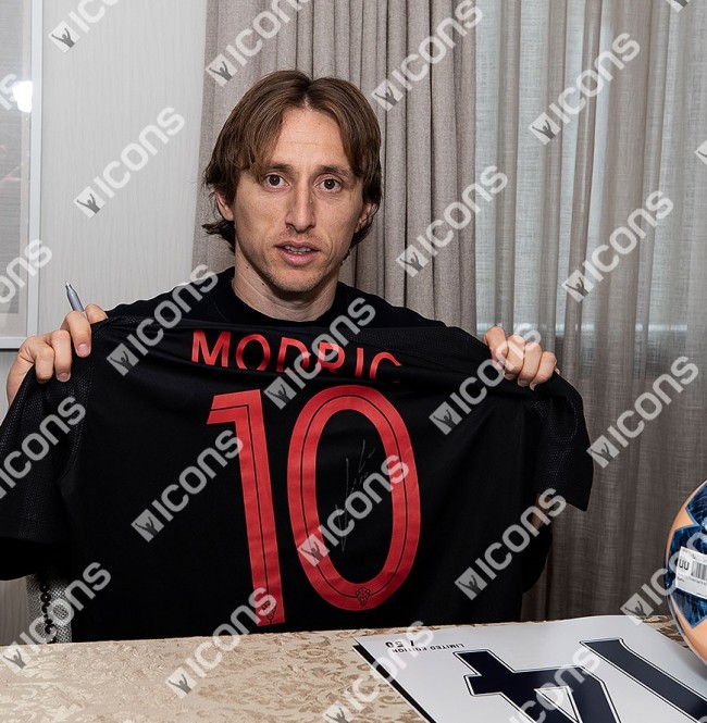 륫ɥå ľɮ˥ե 2017-18 ɽ  Хå (Luka Modric Back Signed Croatia 2017-18 Away Shirt)