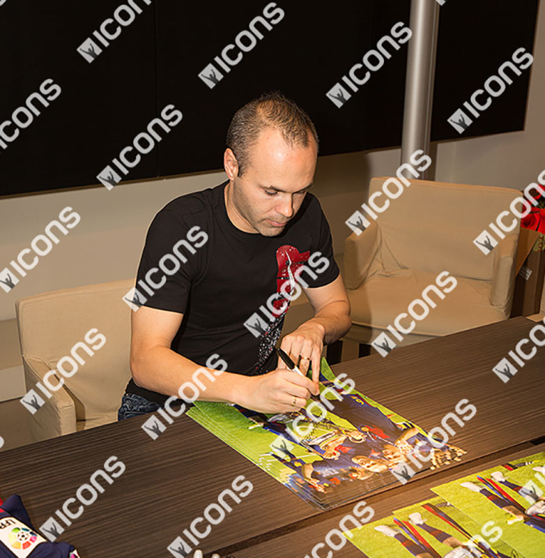 ɥ쥹˥ ľɮե FC Х륻 with  (Signed Barcelona Photo: Four-Time UEFA Champions League Winner With Xavi) / Andres Iniesta