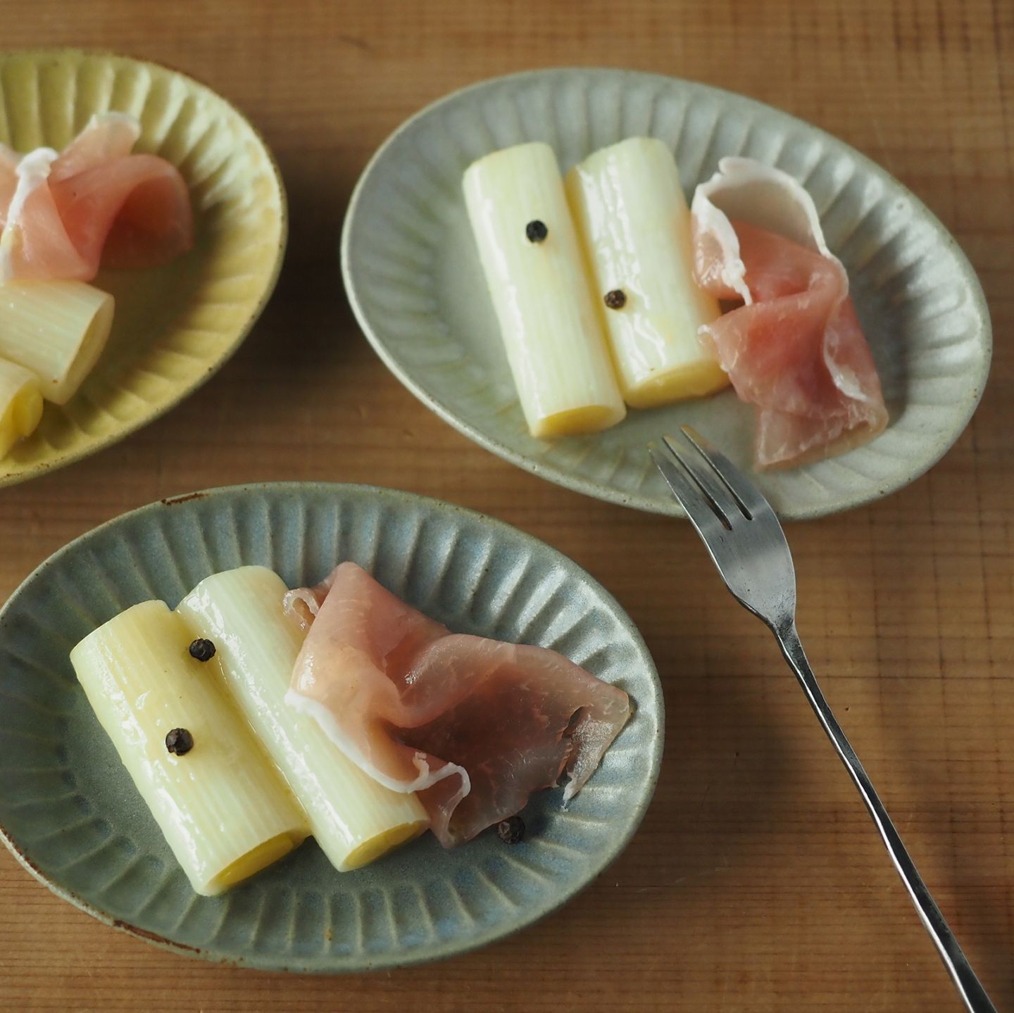 【パンとごはんと...】ひらひらの器 オーバルミニプレート  [日本製/美濃焼/菱沼未央/公式ショップ/お店/M040]