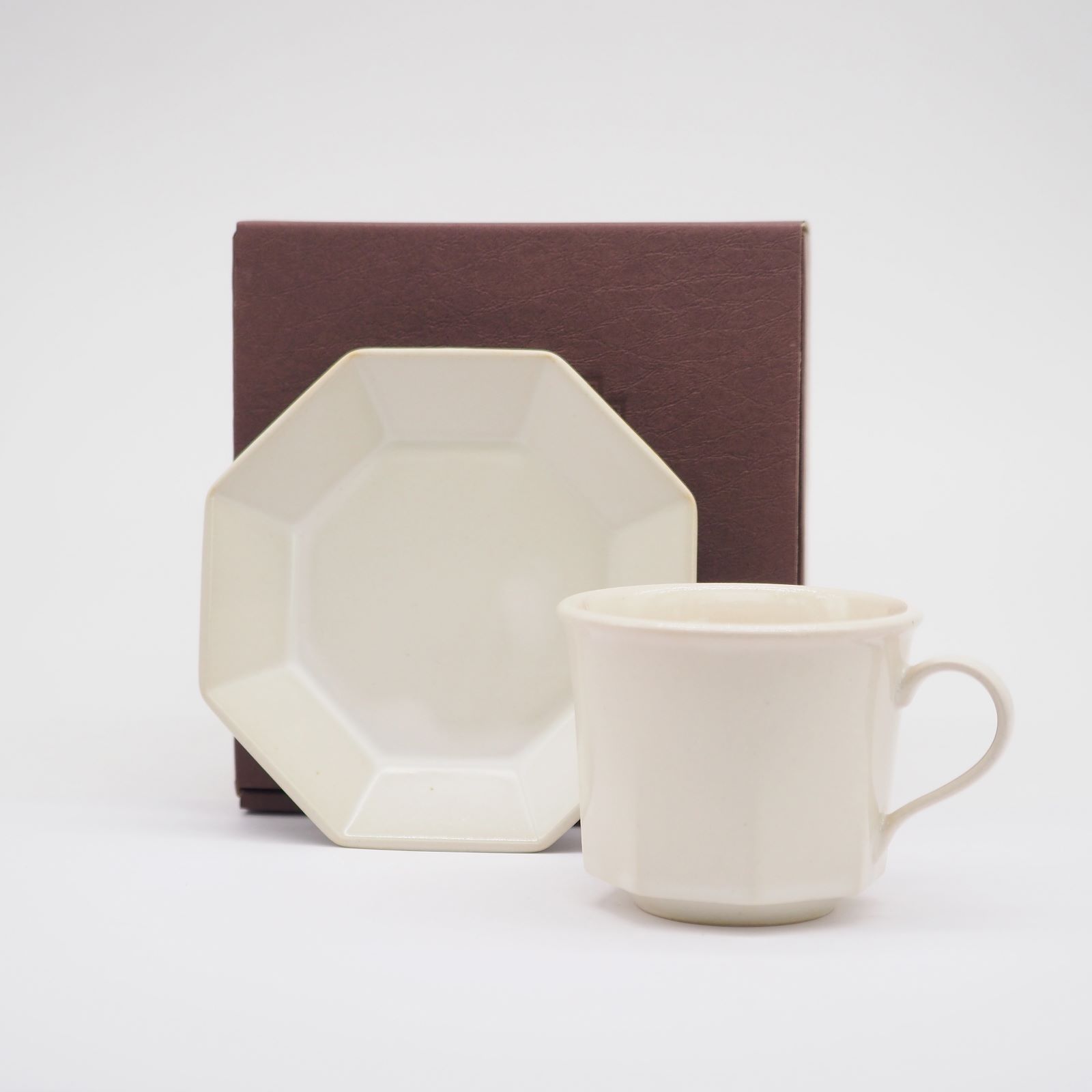 arii momoyo 聖杯 カップ 陶器 オブジェ arii momoyo 聖杯 カップ 陶器 オブジェ 【公式通販】