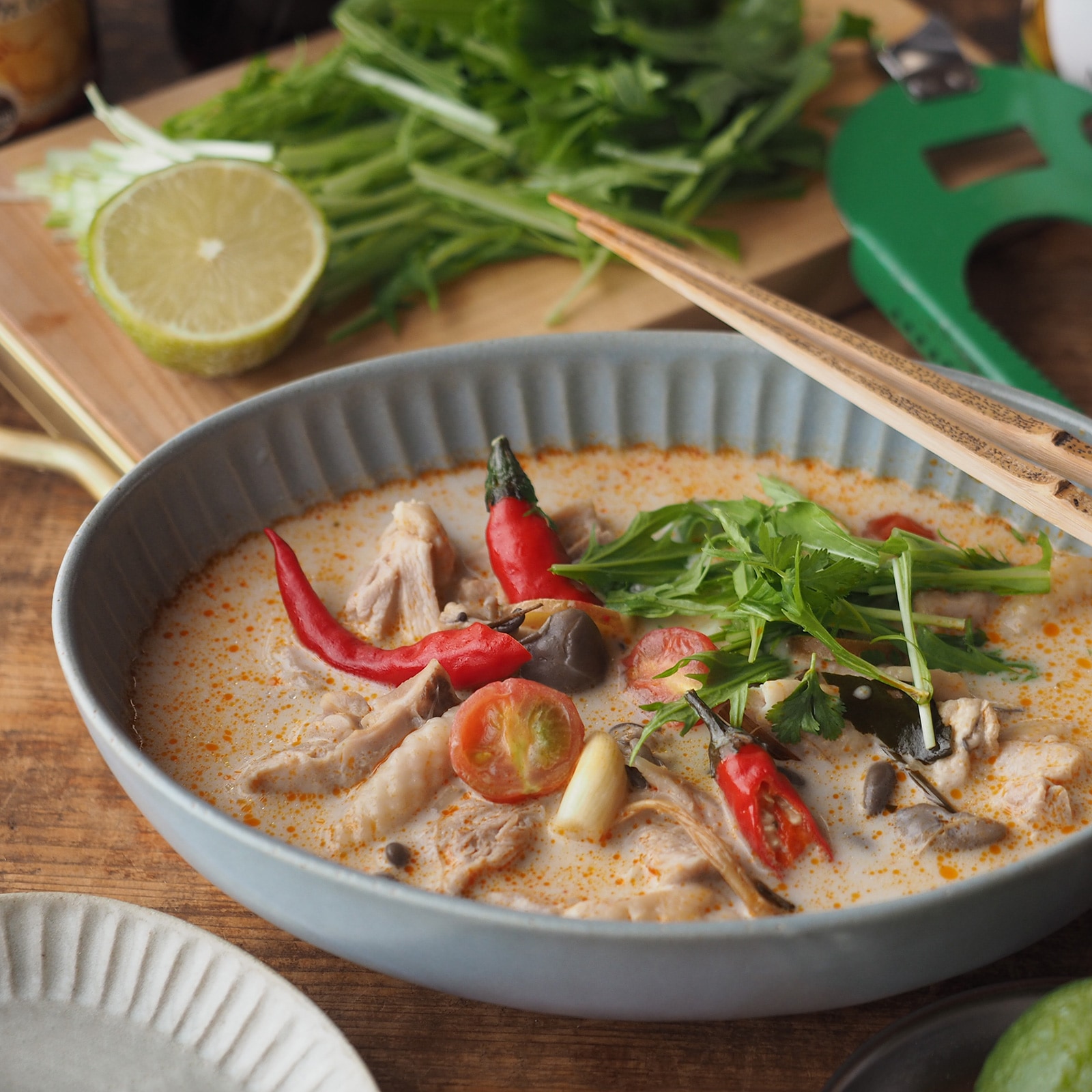 パンとごはんと】ひらひらの器 オーバルボウル [日本製/美濃焼/M041