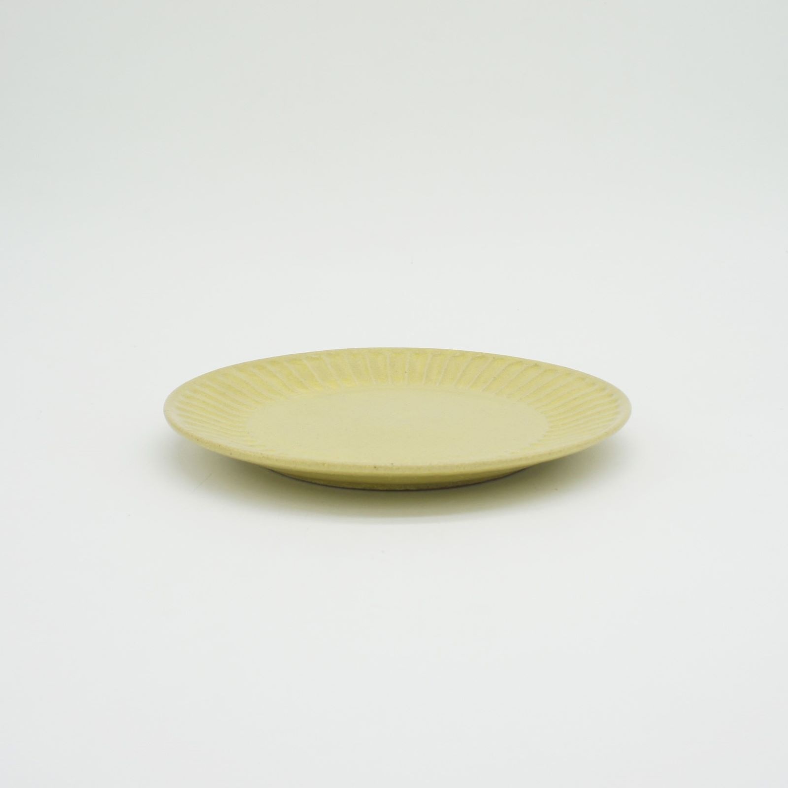 【パンとごはんと...】ひらひらの器 ラウンドプレート S  [日本製/美濃焼/菱沼未央/公式ショップ/お店/M042]