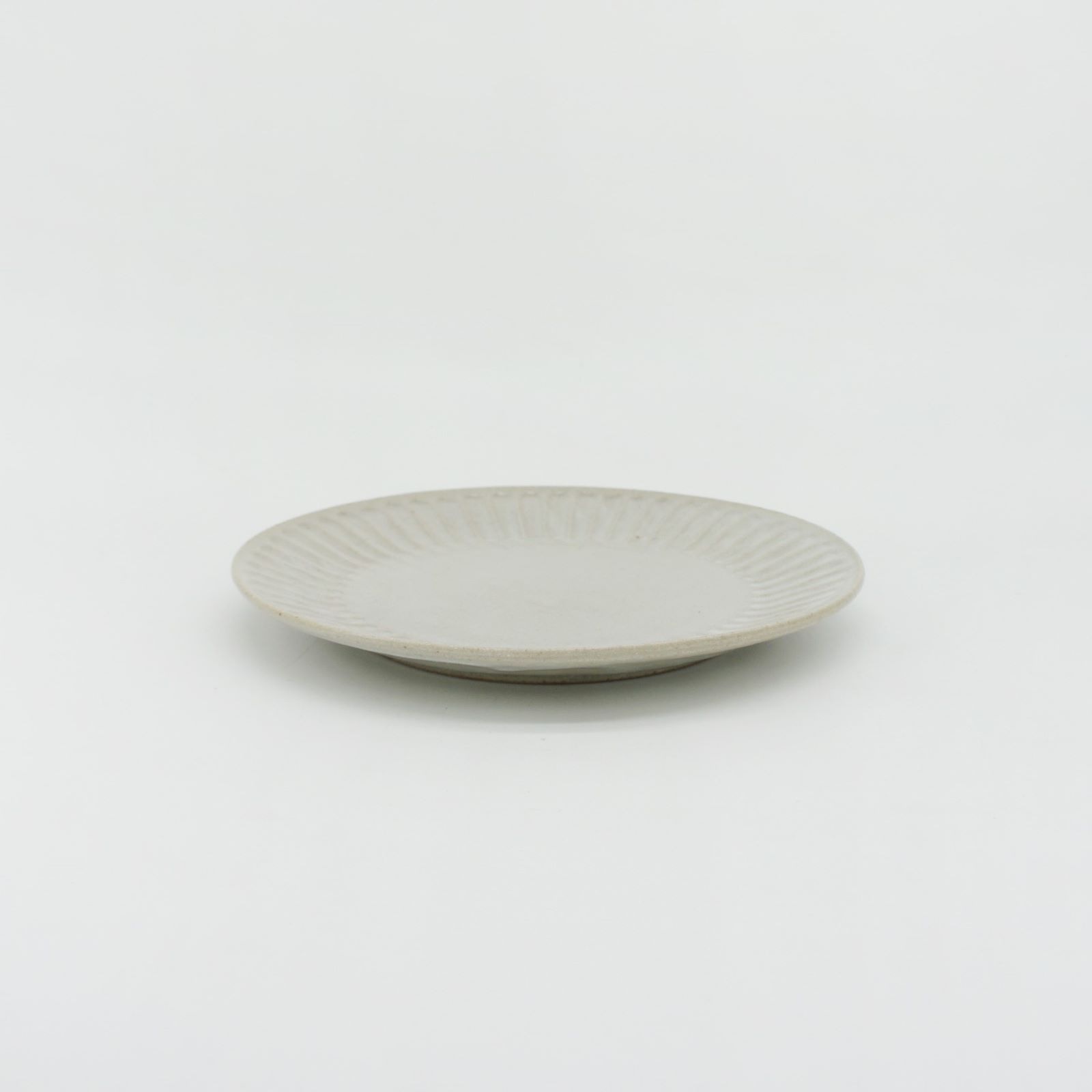 【パンとごはんと...】ひらひらの器 ラウンドプレート S  [日本製/美濃焼/菱沼未央/公式ショップ/お店/M042]