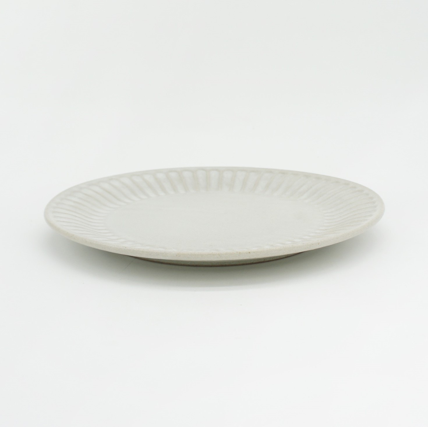 【パンとごはんと...】ひらひらの器 ラウンドプレート M  [日本製/美濃焼/菱沼未央/公式ショップ/お店/M043]