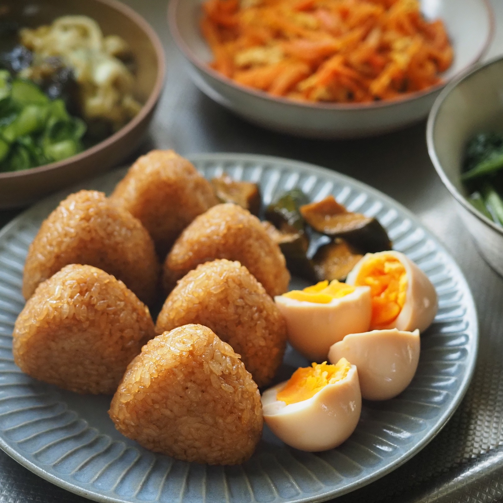 【パンとごはんと...】ひらひらの器 ラウンドプレート L  [日本製/美濃焼/菱沼未央/公式ショップ/お店/M044]