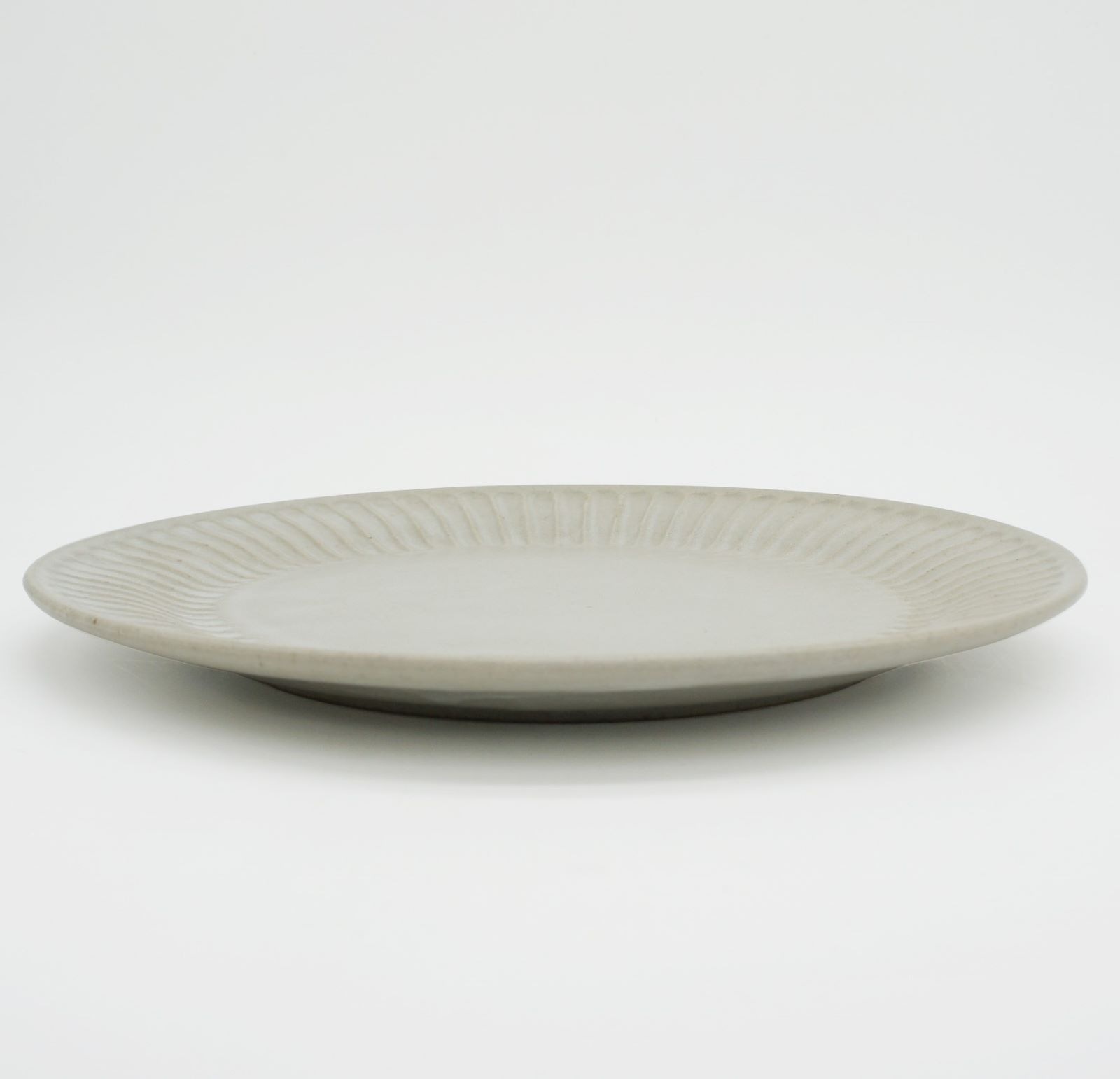 【パンとごはんと...】ひらひらの器 ラウンドプレート L  [日本製/美濃焼/菱沼未央/公式ショップ/お店/M044]