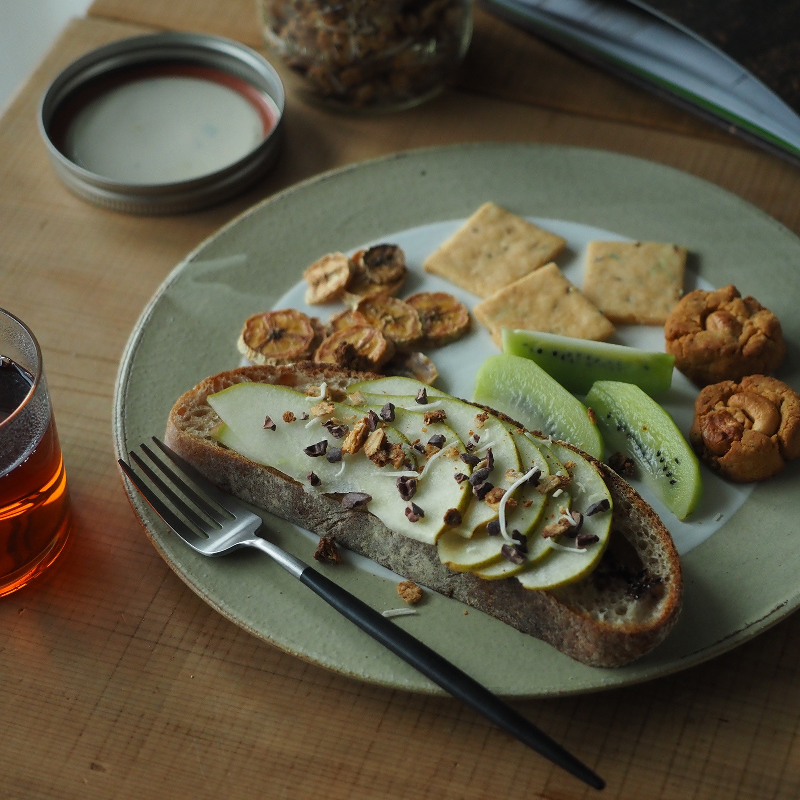 Bread and Rice (パンとごはんと...)まるい縁取りのプレート パンとごはんと】まるい縁取りの陶器 プレートM [日本製/美濃焼