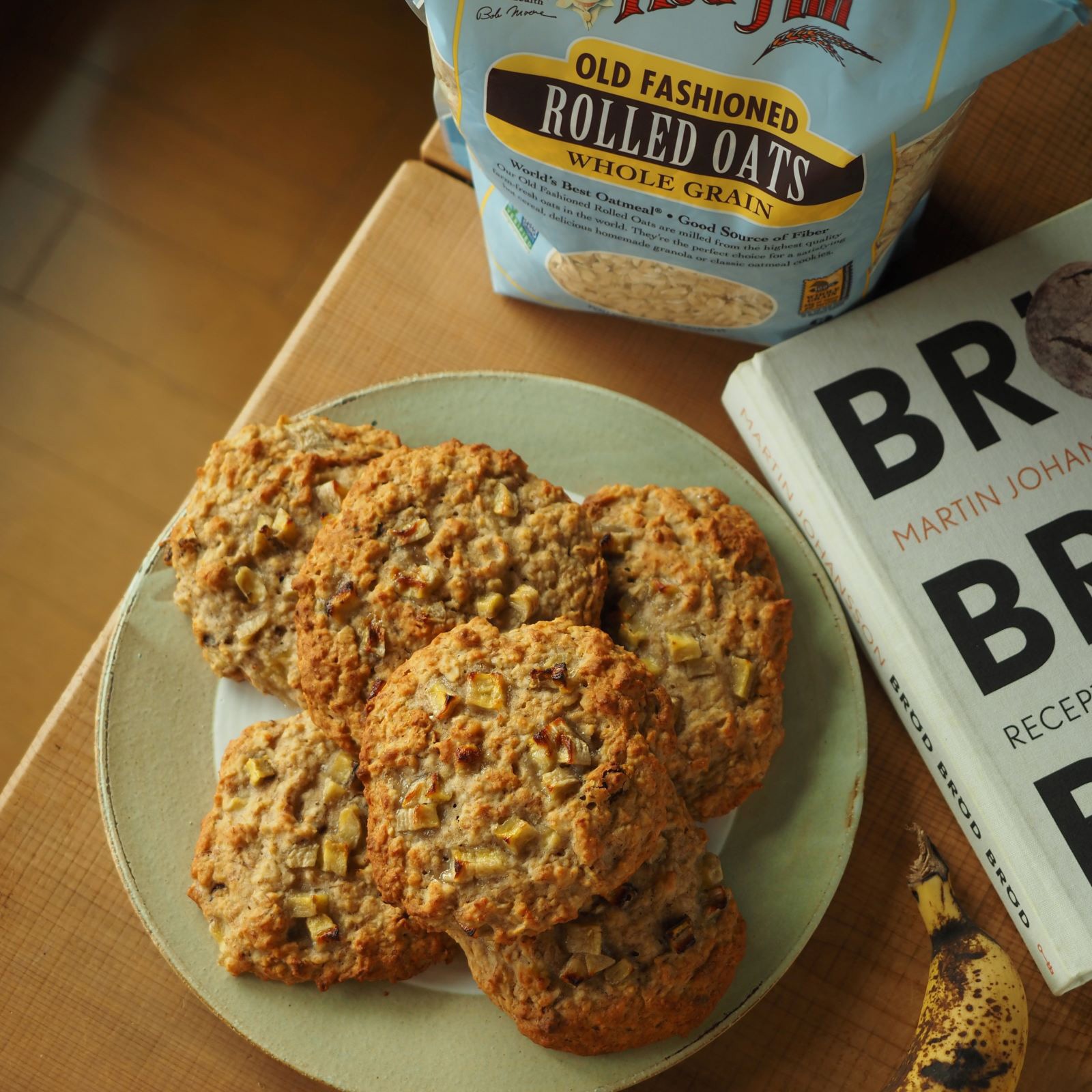 Bread and Rice (パンとごはんと...)まるい縁取りのプレート パンとごはんと】まるい縁取りの陶器 プレートM [日本製/美濃