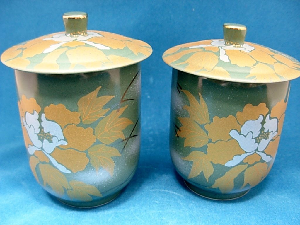 九谷焼 蓋つき夫婦湯呑「金箔山茶花」＊通常商品対象 | 茶器類,茶器類