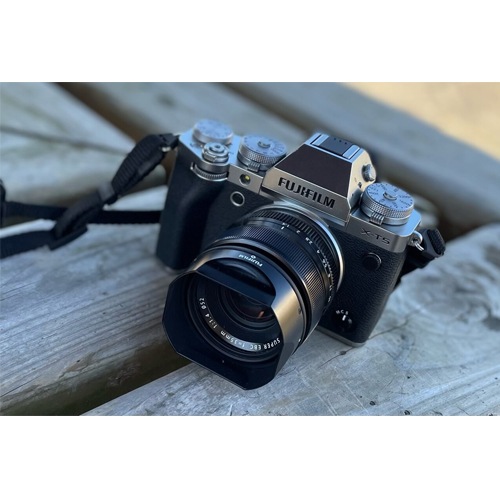 FUJIFILM X-T5 ボディ 日英2言語設定モデル [シルバー]