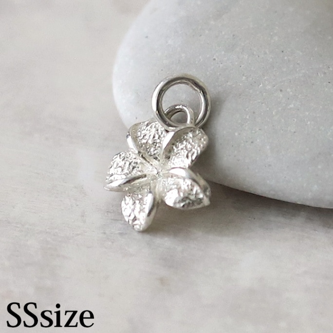 750 ゴールド プルメリアモチーフ チャームリーバシブル aab-gkss03_6.jpg