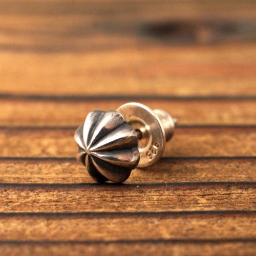 斎藤工着用 Atease CONCHO PIERCE
