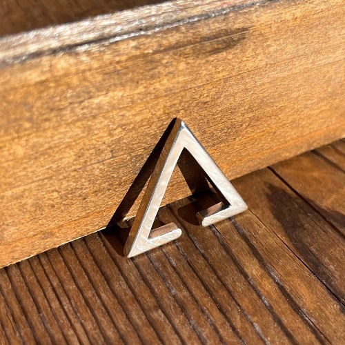 TRIANGLE EAR CUFF