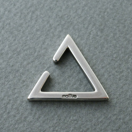 TRIANGLE EAR CUFF