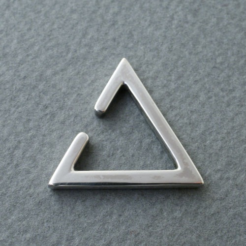 TRIANGLE EAR CUFF