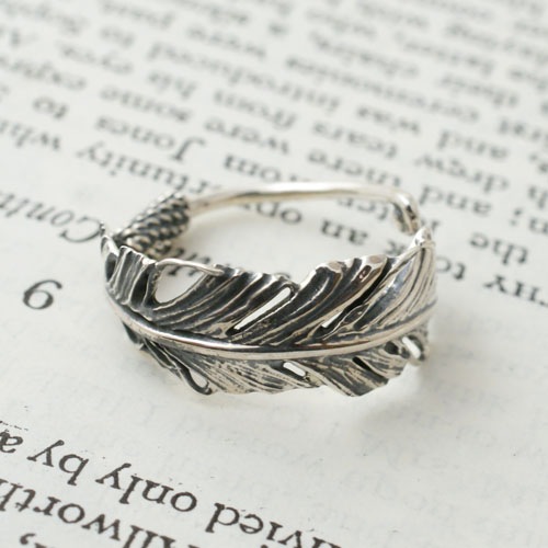 GARDEN OF EDEN Small Feather Ring