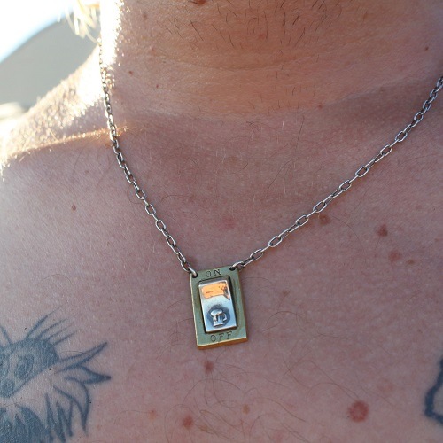 SWITCH NECKLACE