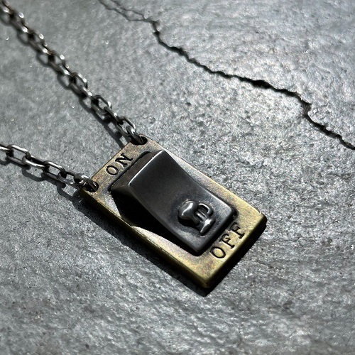 SWITCH NECKLACE