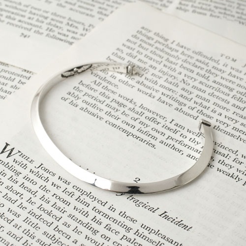 TRIANGLE SILVER BANGLE