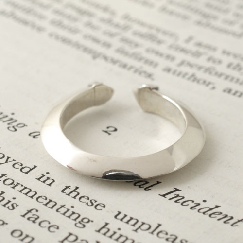 TRIANGLE SILVER RING