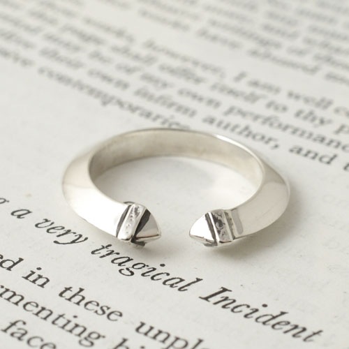 TRIANGLE SILVER RING