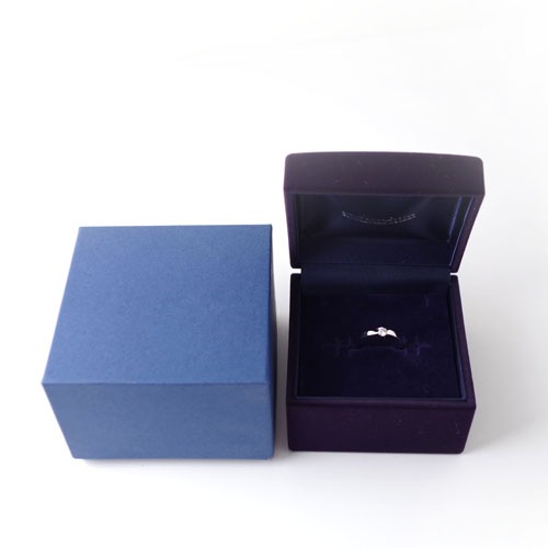 WITH ENGAGEMENT RING PT900