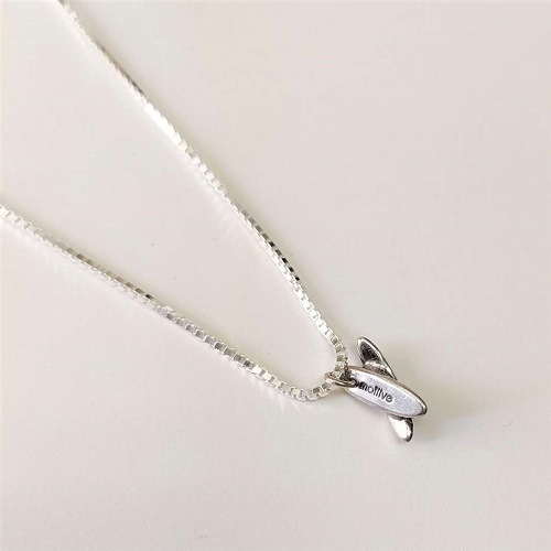 X KISS NECKLACE